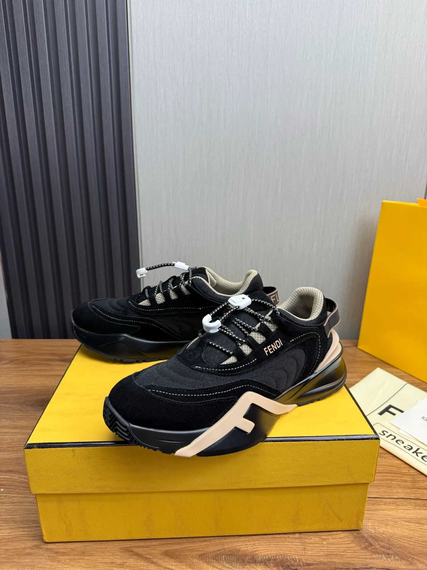 Men's men's shoes 💰560💰 Fendi [Fendi] hot style is on the market 🔥Fashionable casual men's shoes 🔱 Made of original brand fly knit fabric. Original cowhide + breathable mesh lining + sheepskin feet. Perfect shape and top quality, you deserve it 🔜Original rubber outsole, ultra-light, non-slip and wear-resistant 👣 Standard size 38-44